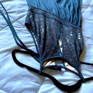 Lace Keyhole Dark Blue-Green Semi-Formal Gown